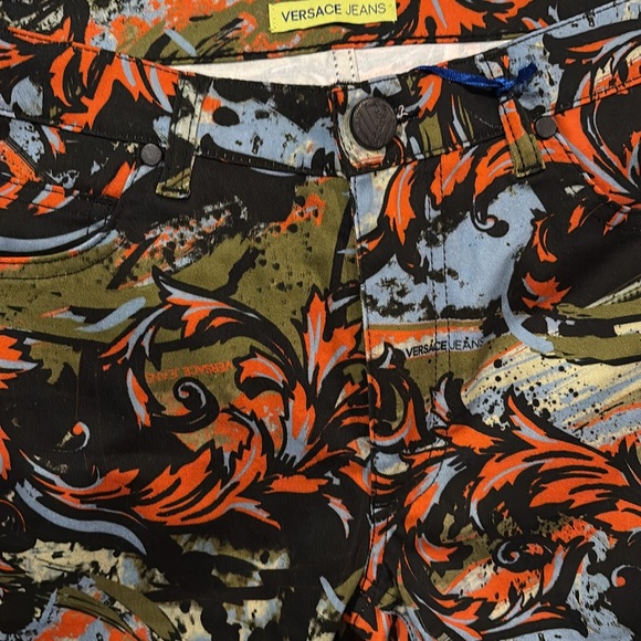 NWT WOMENS VERSACE MULTI COLORED JEAN PANTS. SLIM FIT 32”W  STRAIGHT LEG 32”W - Picture 5 of 8